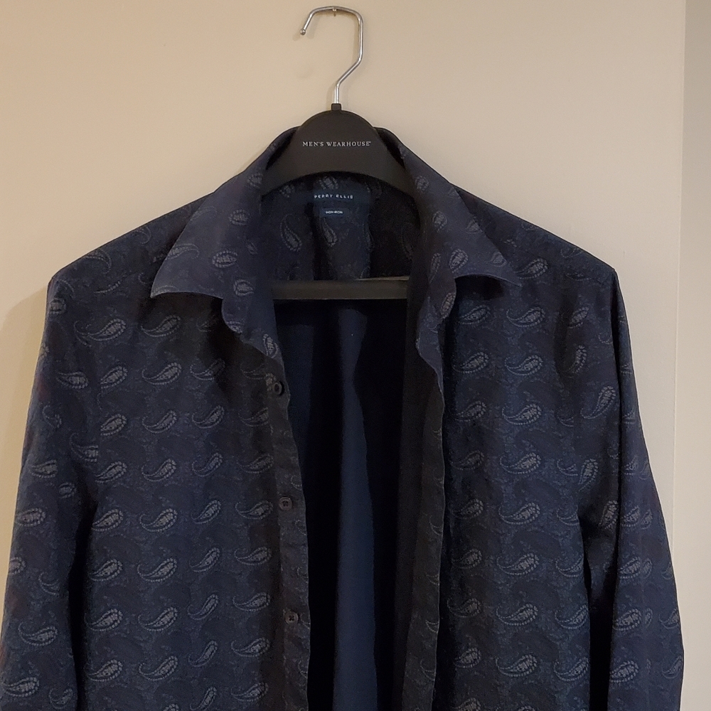 Perry Ellis Button Down Shirt. Men's Large